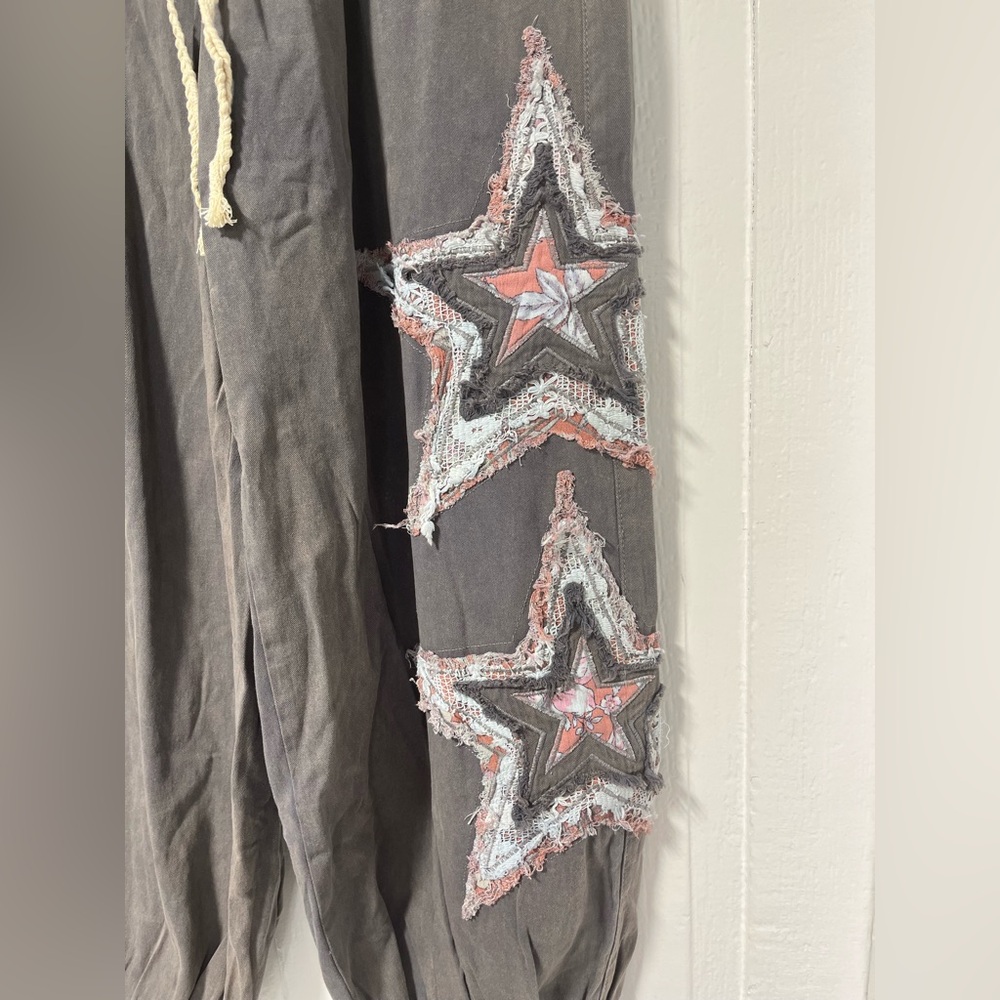 POL Gray Star-Patterned Pants - Picture 4 of 11